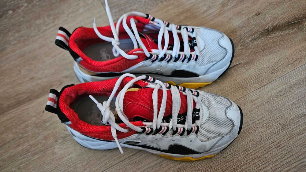 Skechers D’Lites X One Piece Collection