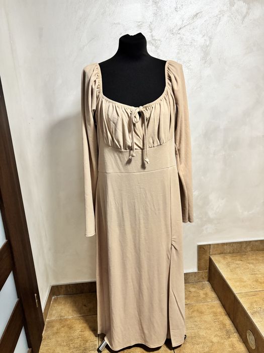 Elegancka beżowa sukienka  4XL