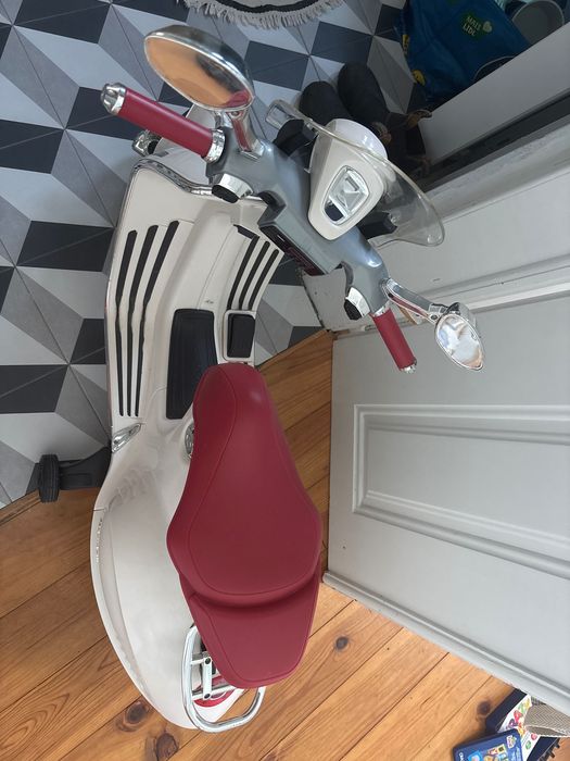 Vespa mota crianca