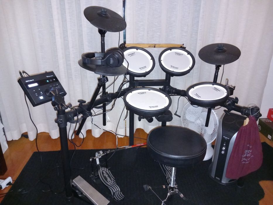 Bateria eletrónica Roland TD-07 DMK completa e com extras