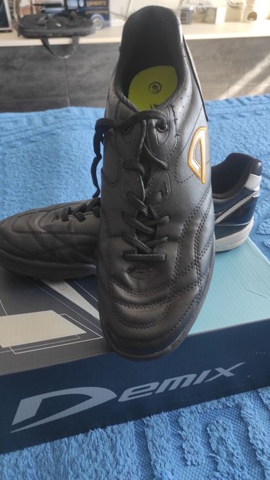 Футзалки, бутсы, кроссовки Demix