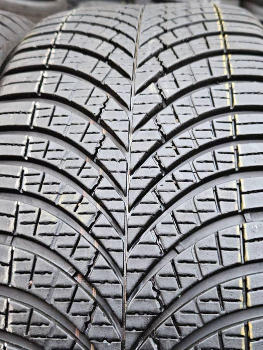 Шины БУ 235 45 R 20 Goodyear Vector 4season gen-3 Всесезон Комплект