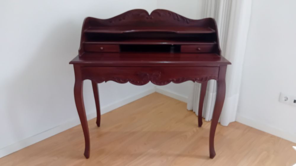 Cómoda em madeira clássica