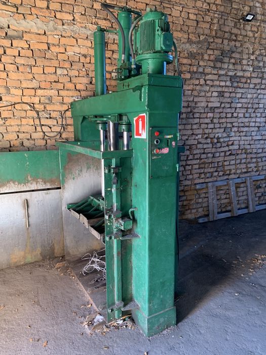 Прес пакетувальний вертикальний гідравлічний