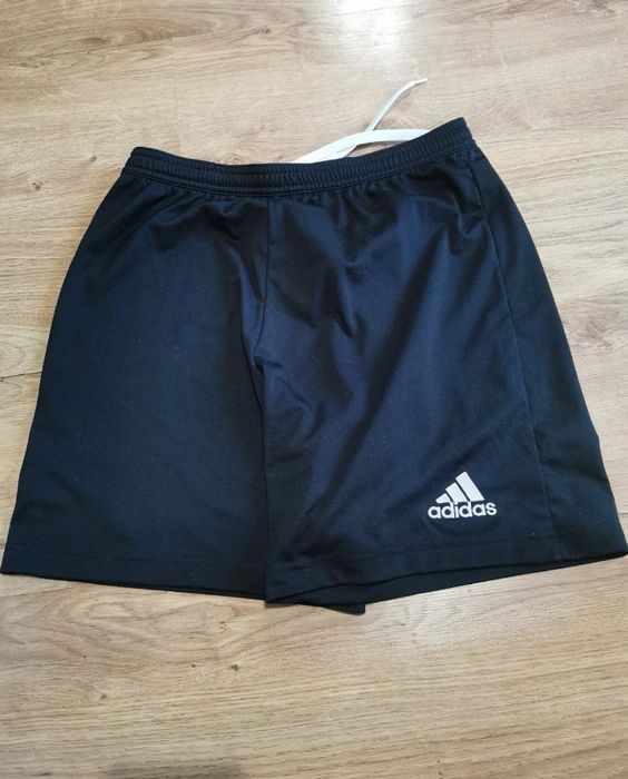 Spodenki Adidasa