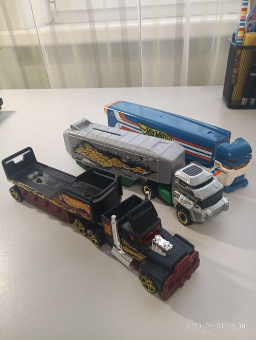 продам грузовики хот вилс