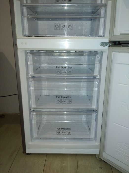 Продається двокамерний інверторний холодильник Samsung  RL37J5218SS