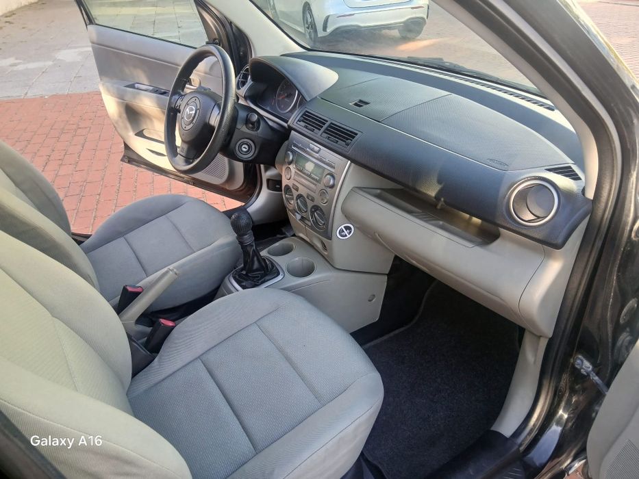 MAZDA 2  1.3 com apenas 120.000km
