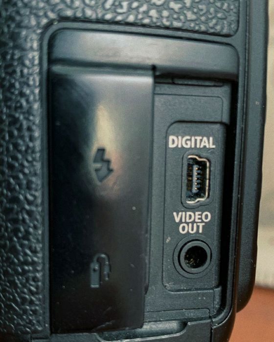 Фотоапарат Canon EOS 5D  + обʼєктив Yongnuo50mm F1.8