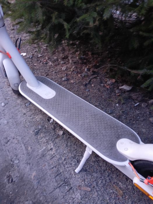 Hulajnoga elektryczna Xiaomi Mi Electric Scooter 3 Grey
Dodaj do koszy