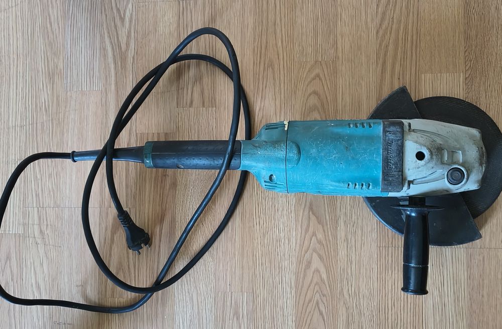 Болгарка Makita GA9020S
