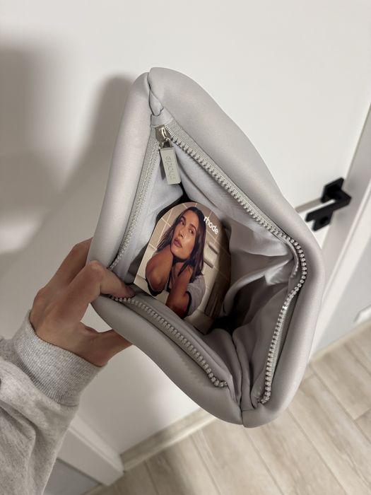 Косметичка Rhode от Хейли Бибер