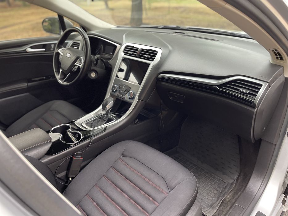 Продам Ford Fusion в гарній комплектації.