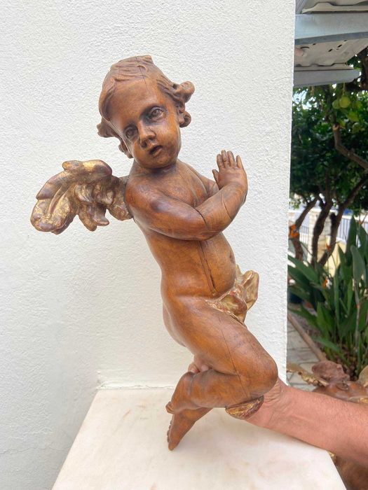 Par de anjos barrocos esculpidos em madeira Sec. XVIII