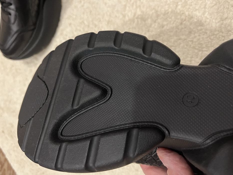 Кожаные новые зимние кроссы,полный 40 р