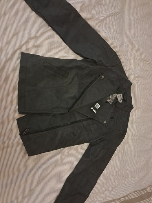 Очень мягкая новая кожаная курточка для девочки