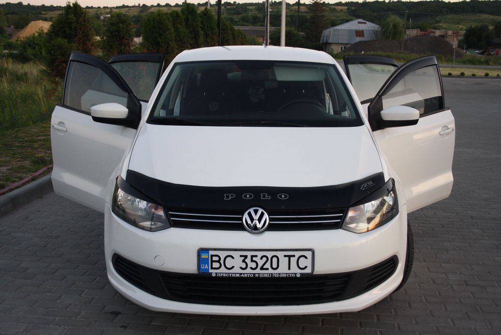 Volkswagen Polo 2011 VIN XW8ZZZ61ZBG022630 фото оголошення 2 з 8