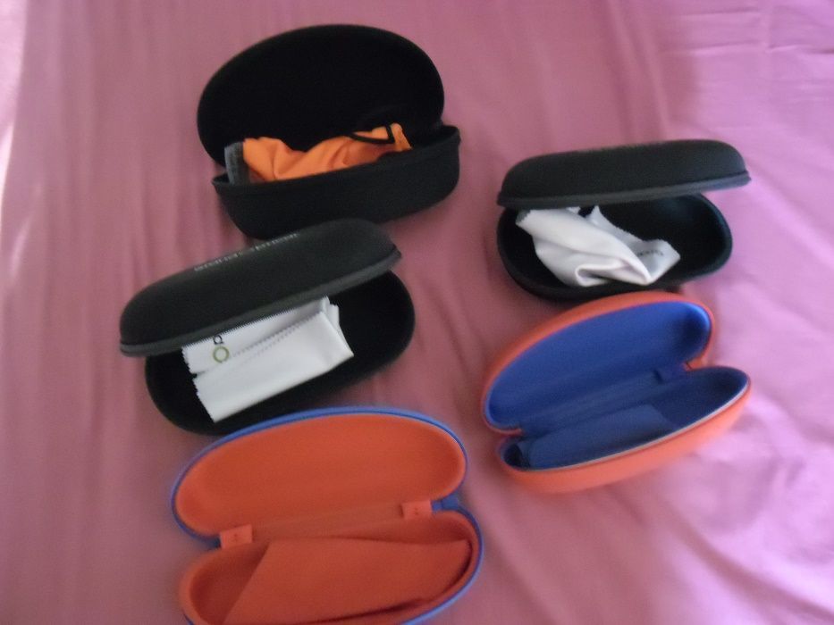 5 caixas rígidas porta óculos com fecho(novas)