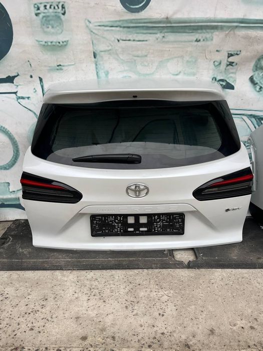 Кришка багажника на Toyota Corolla Cross 22-26 року