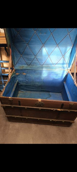 Stara skrzynia do renowacji