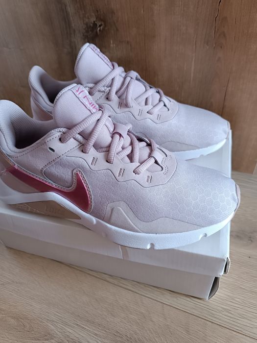 Sprzedam damskie sportowe buty Nike Legend essential 2 w roz 37,5.Jak nowe.