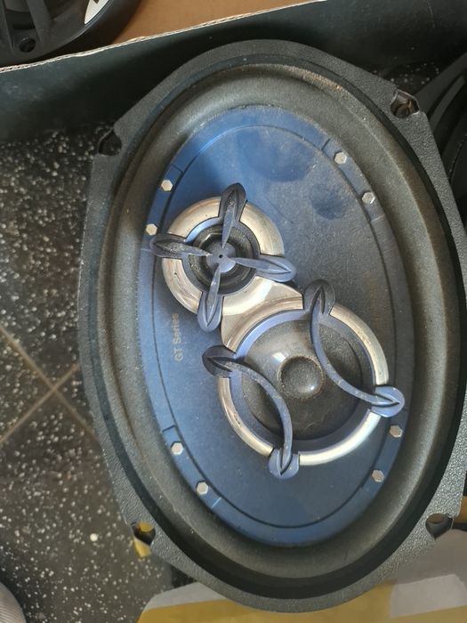 Colunas de som auto