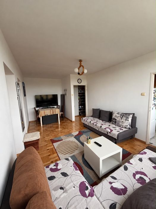 Przytulne, jasne mieszkanie 3-pokojowe z miejscem parkingowym! / Bright and Comfortable 3-Room Apartment with a Parking Space!