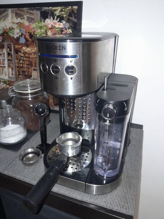 Máquina de Café Expresso Becken (c/ Depósito de Leite para Cappuccino) – Excelente Estado