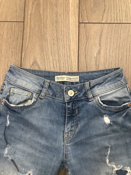 Джинсы Bershka