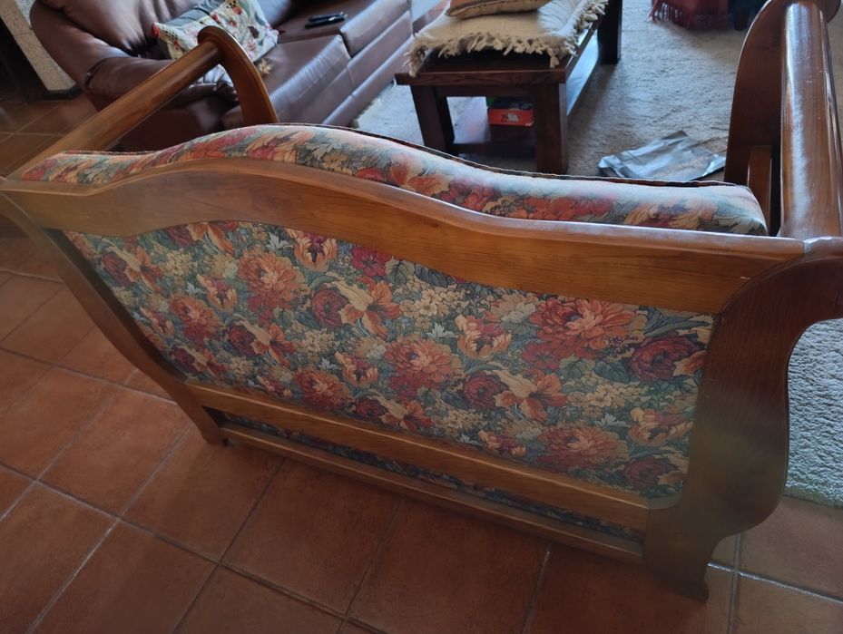 Conjunto sofá mais poltrona vintage