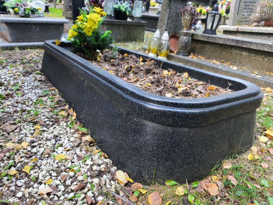 Nagrobek, obramowanie nagrobne grobu ziemnego