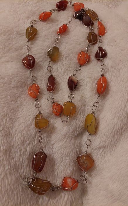 Rękodzieło,  b.długi naszyjnik z kamieniami naturalnymi