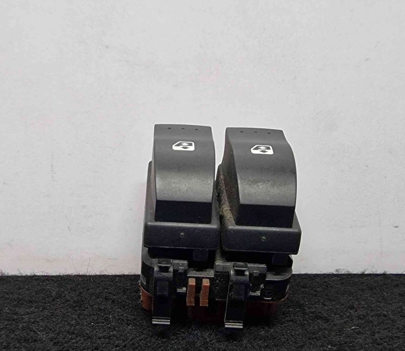 Comando / Botão / Interruptor Vidros Frente Esquerdo | RENAULT440463552509399041