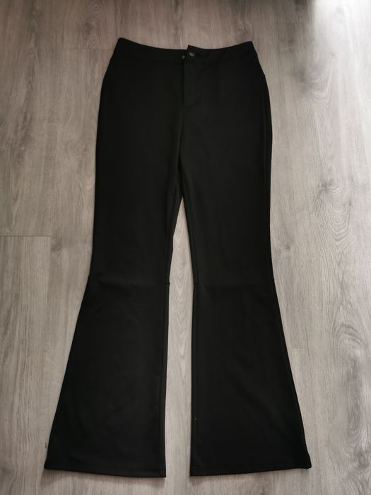 Czarne spodnie dzwony S