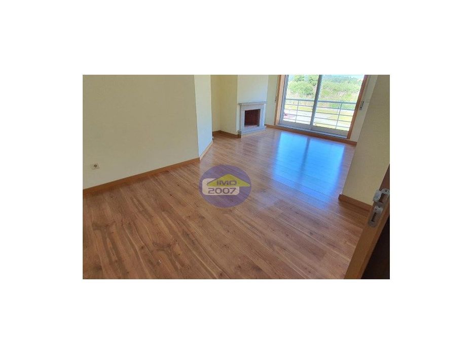 Apartamento T2 em Canelas