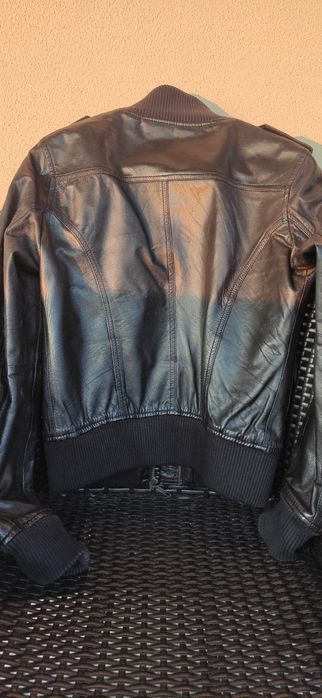 Casaca de pele preta