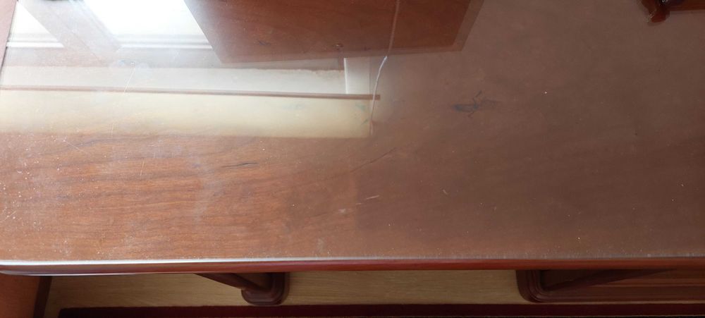 Desk in excellent overall condition, possible delivery64740385989890121