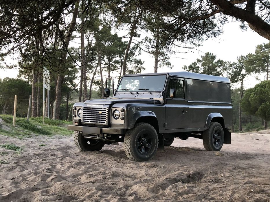Land Rover Defender 110