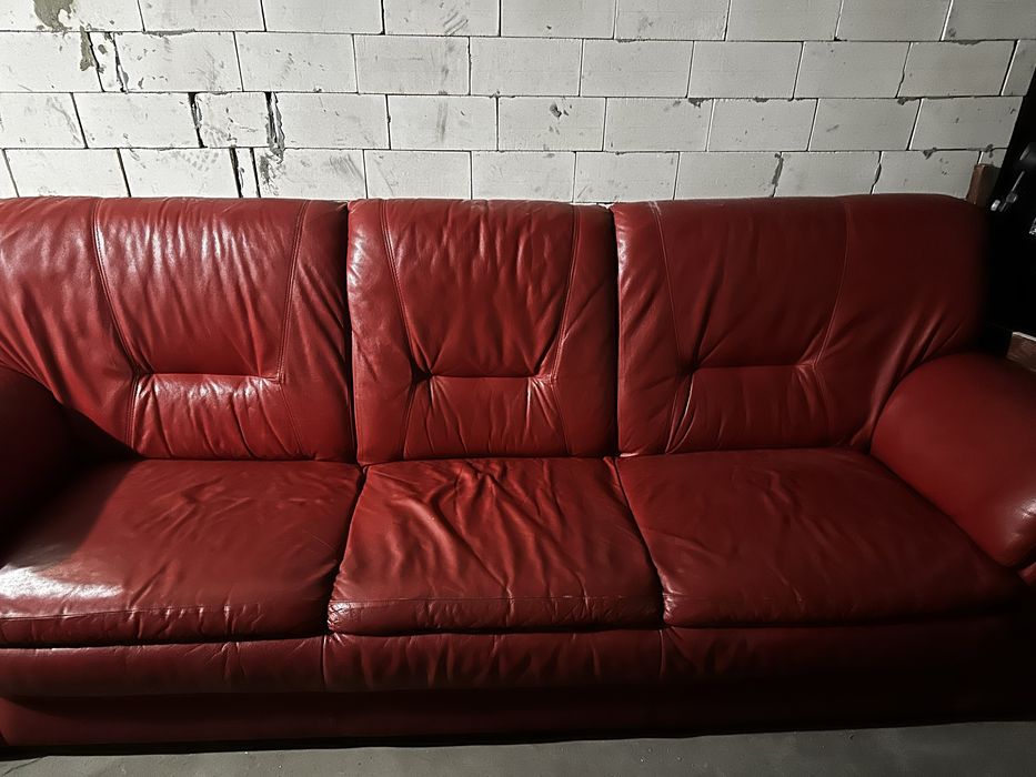 Czerwona skórzana kanapa plus fotel