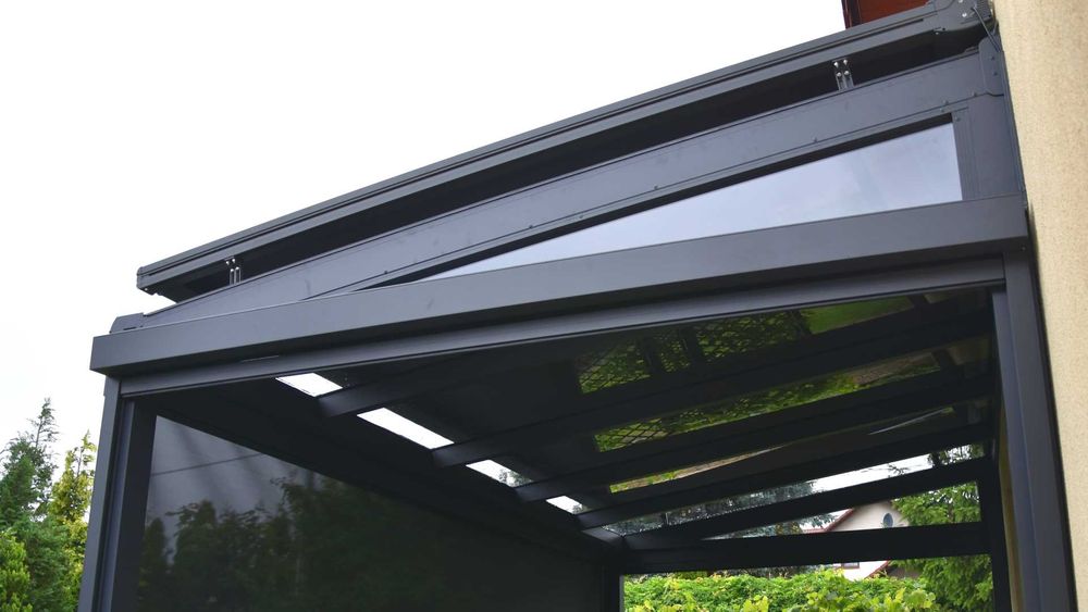 Zadaszenie tarasu ze szkła i aluminium