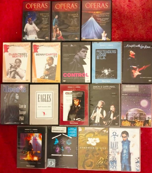 DVDs Hitchcock, Kubrick, Allo, Allo, Corto Maltese, Clássicos, Música: Doors, Cure, etc.