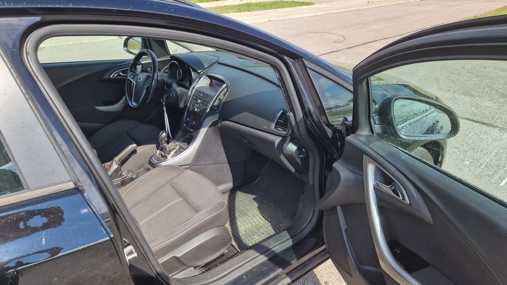 Opel Astra J 1.7 cdti / biled / 19 cali / 2 komplety kół / OC BT do 07.2027