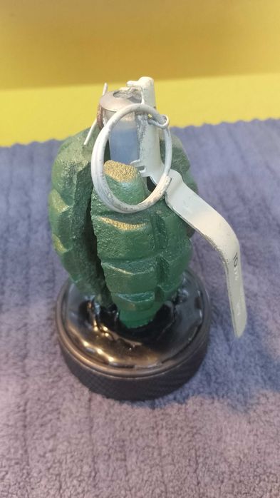 Сувенір на подарунк з осколків гранати Ф-1