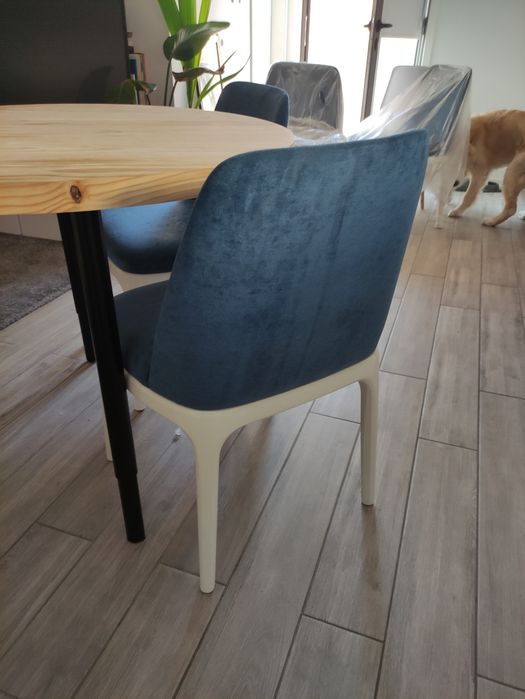 Cadeiras em madeira lacada