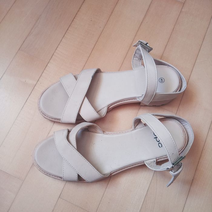 Sandaly BPC roz 40