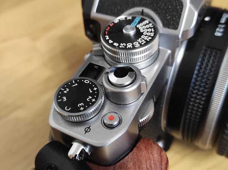 NIKON Z fc + Nikkor 28mm f/2.8 SE, 2300 zdjęć, jak NOWY!