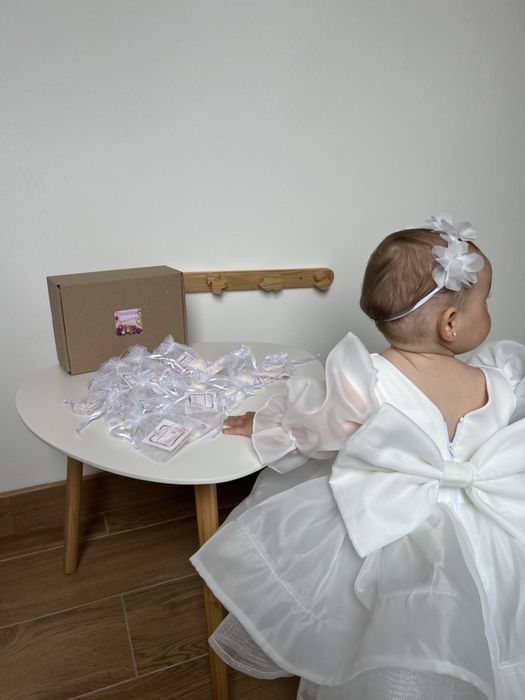 Біла дитяча сукня на прокат