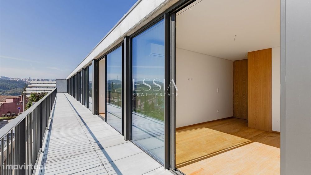 Apartamento T2 com Varanda e Garagem no Douro 39