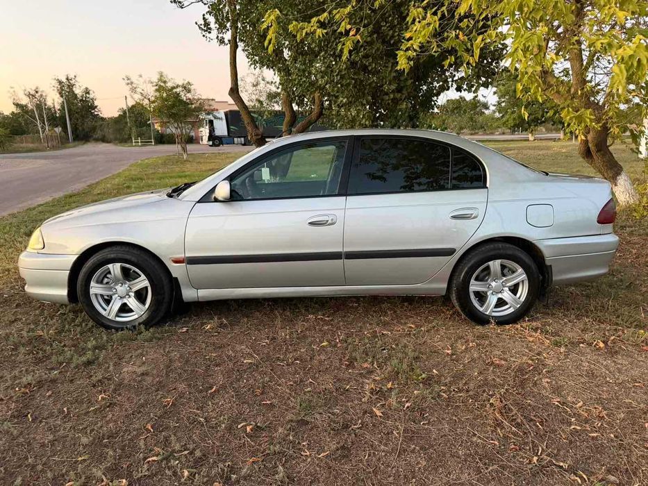 Toyota Avensis 2.0 турбо-дизель 2001 год