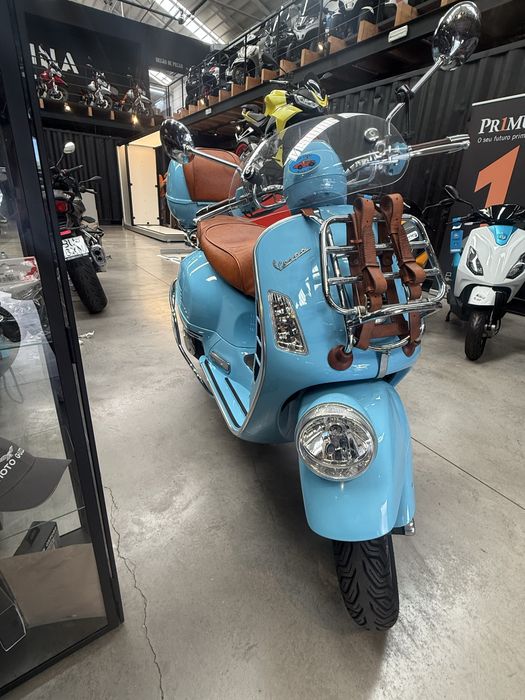 Vespa GTV 300 azul céu